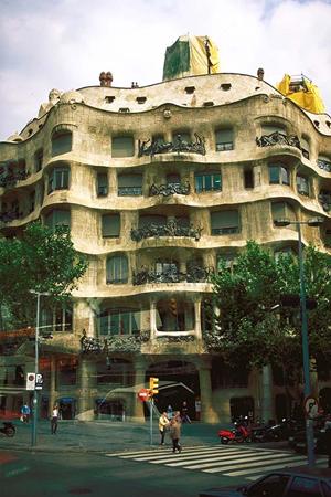 長野県佐久市に位置する東横INN佐久平駅浅間口：快適な宿泊と便利なアクセスを提供するビジネスホテルの魅力